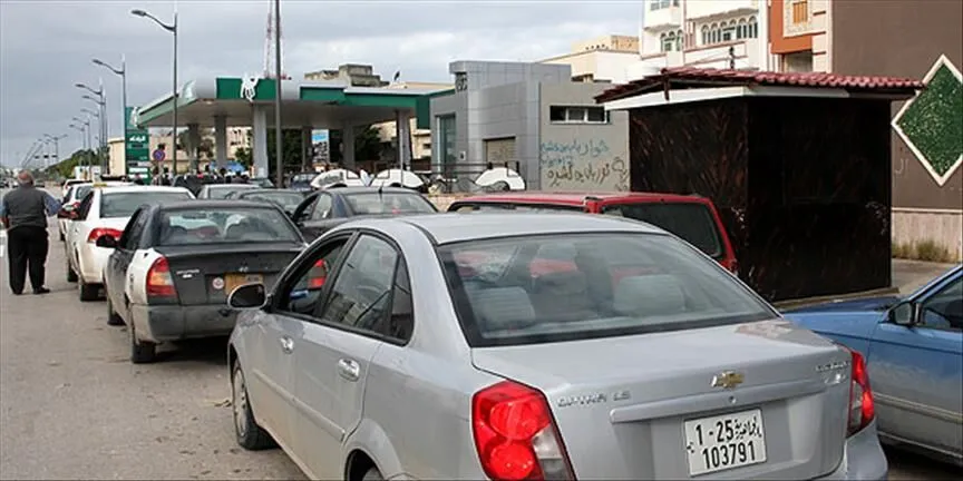 Libya'da yakıt krizine çözüm yok! Uzun kuyruklar oluştu