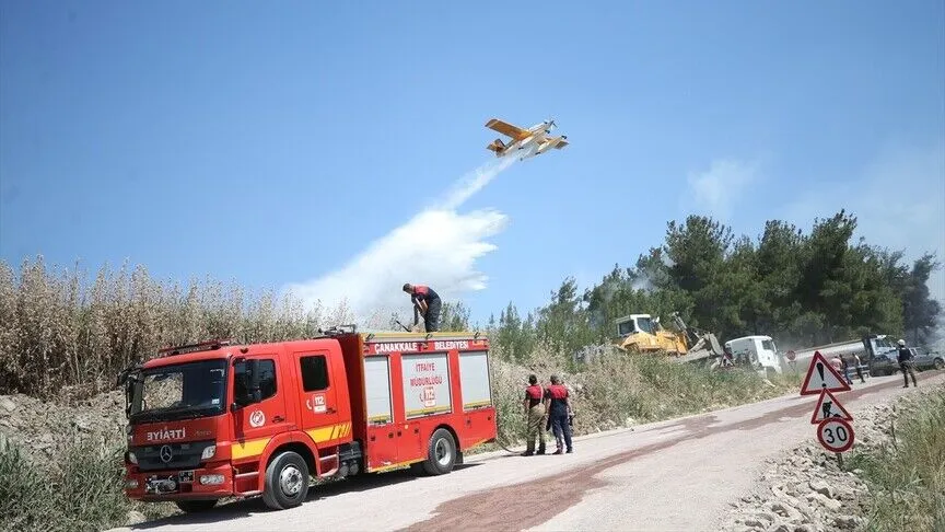Çanakkale'de yangına havadan ve karadan müdahale başlatıldı