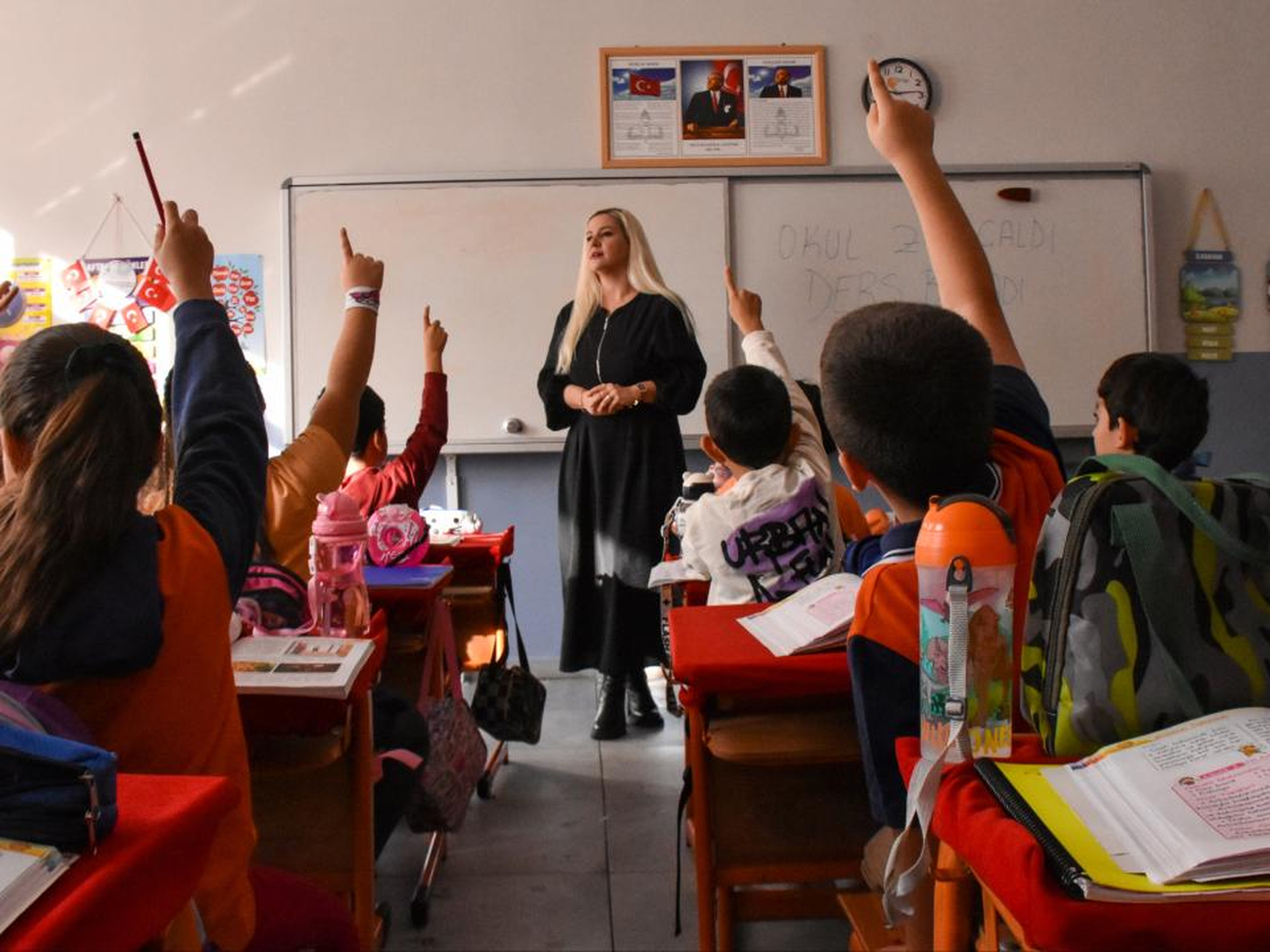 Okullarda yeni dönem: Arma zorunluluğu geri geldi