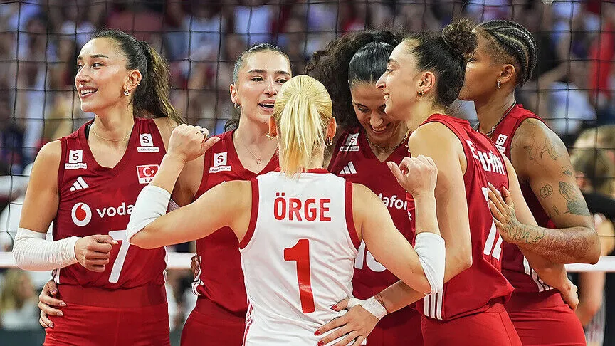 A Milli Voleybol Takımı, Polonya ile liderlik mücadelesini sürdürüyor
