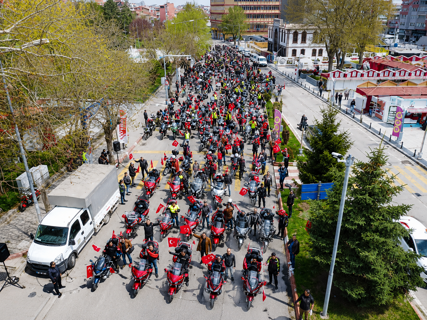 100 motosiklet tutkunu Kocatepe için yola çıktı