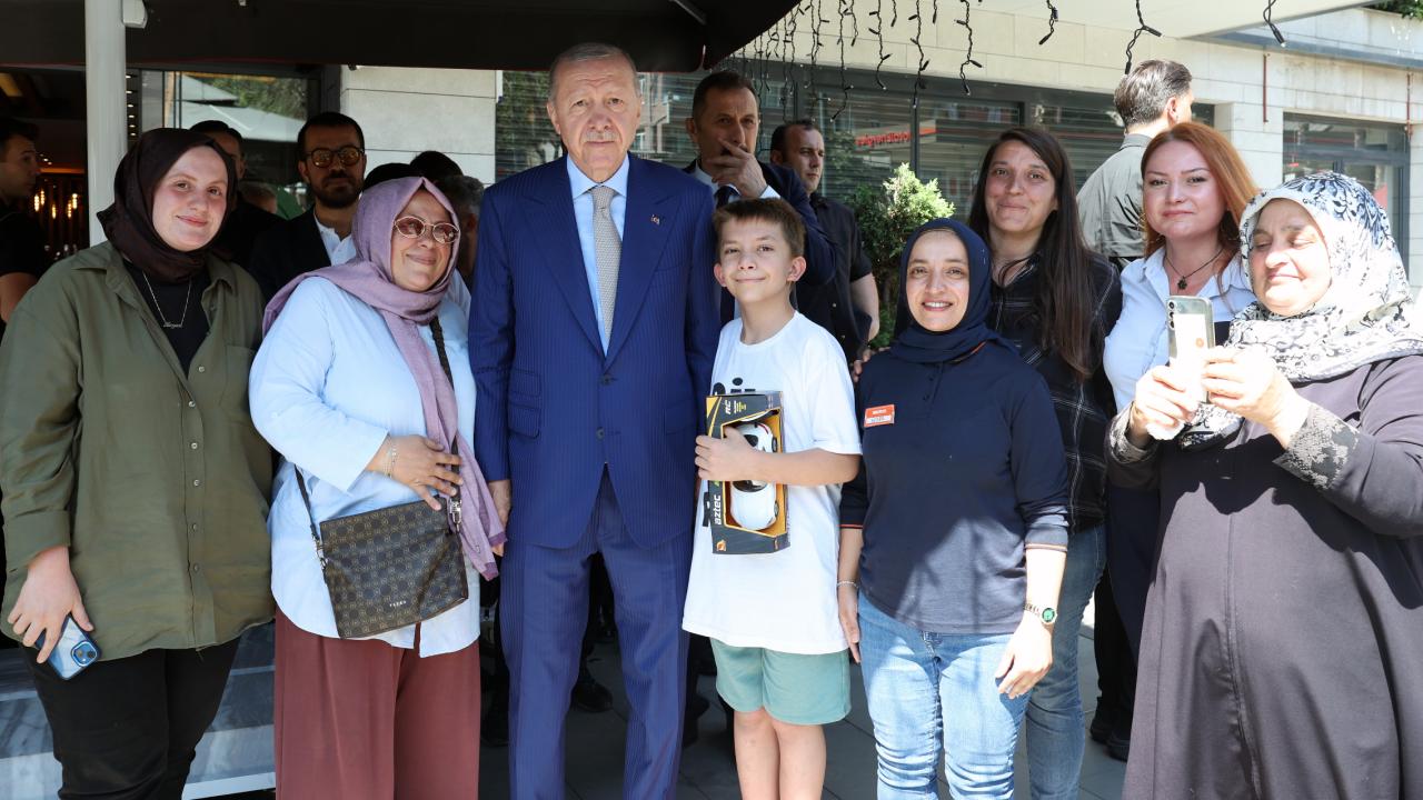 Cumhurbaşkanı Erdoğan'dan esnaf ziyareti