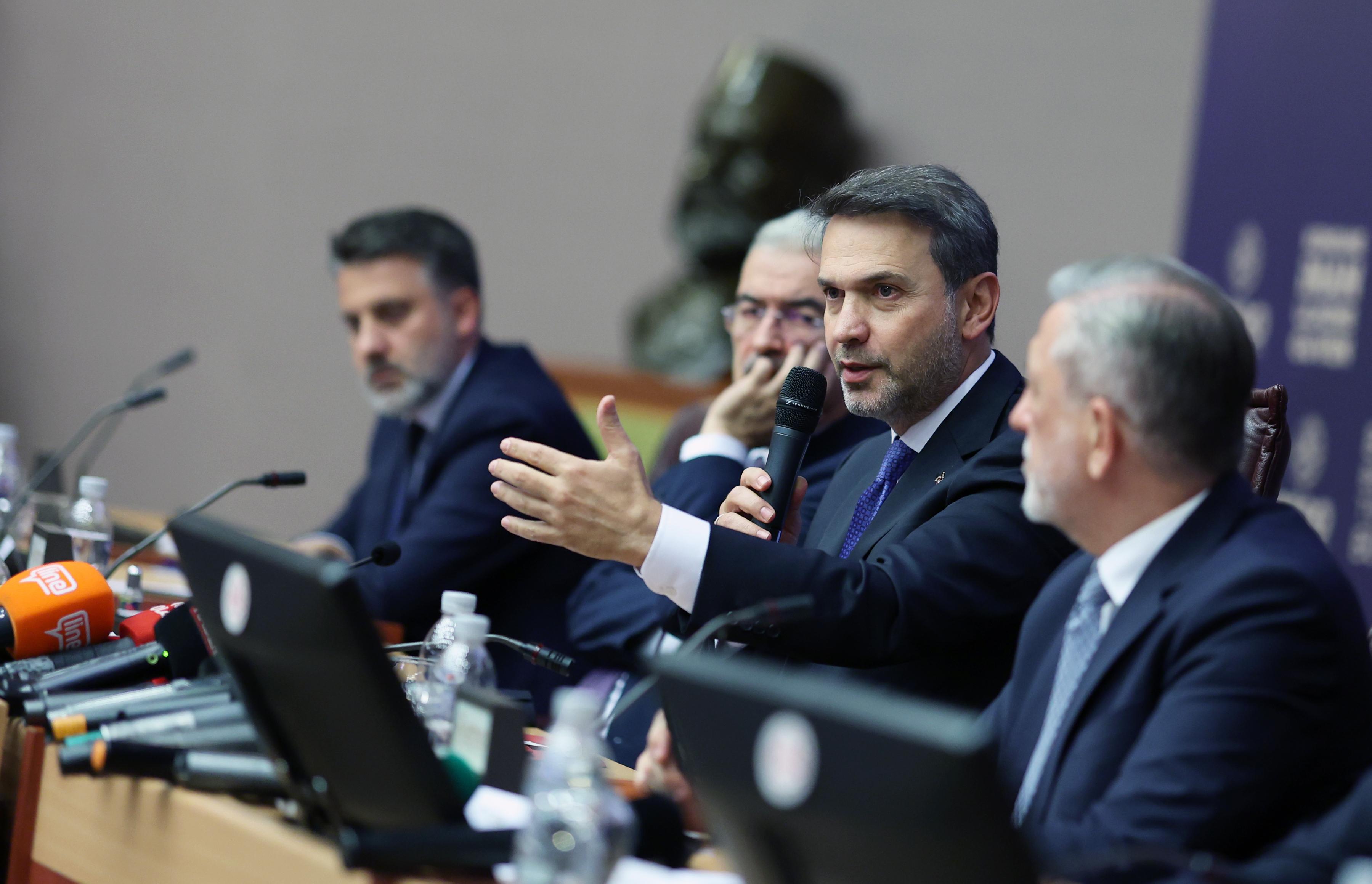 Bayraktar: Enerjide hedef net ihracatçı Türkiye