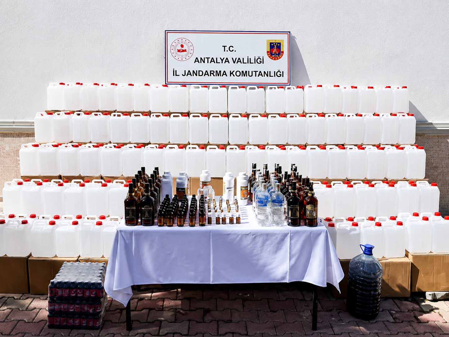 Antalya’da sahte içki baskını: 20 bin 700 litre etil alkol