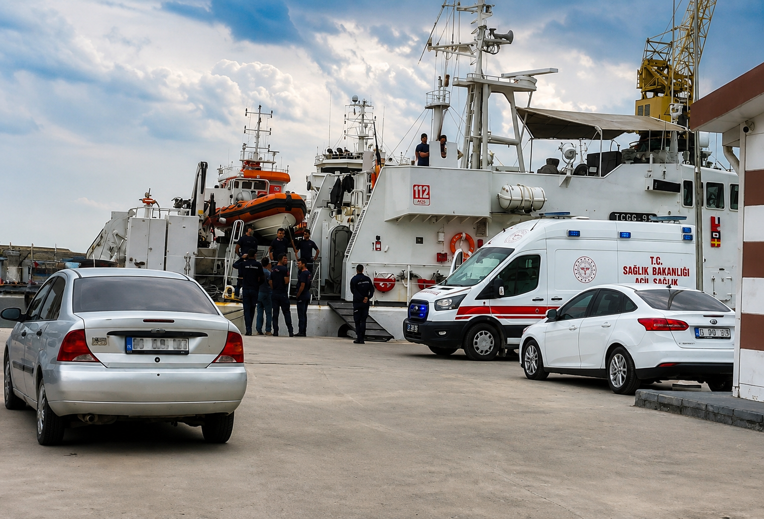 Karadeniz’de gemi alarmı: 13 kişi ekiplerce kurtarıldı