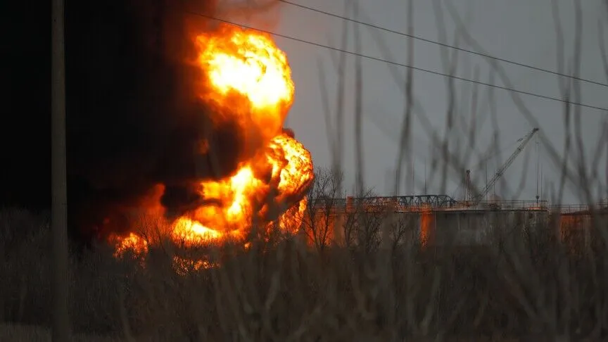 Ukrayna, 15 milyon ton kapasiteli rafineriyi bombaladı