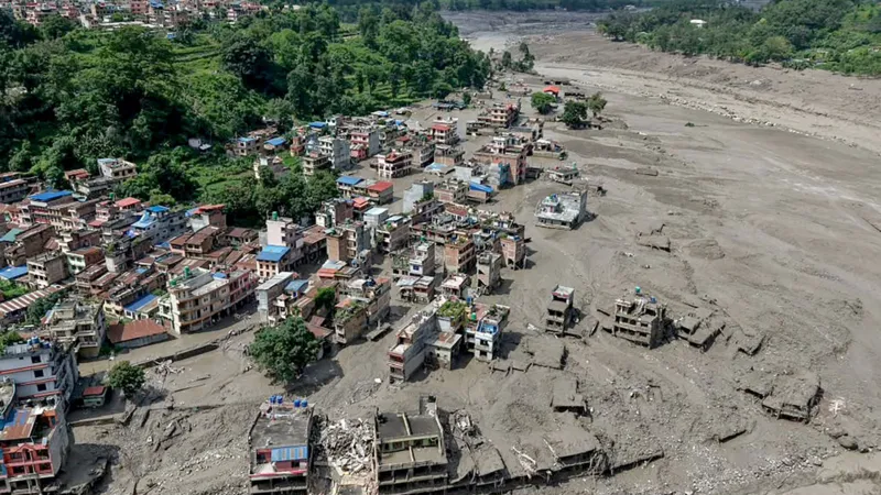 Nepal'deki sel felaketi 6 sağlık tesisini hasara uğrattı