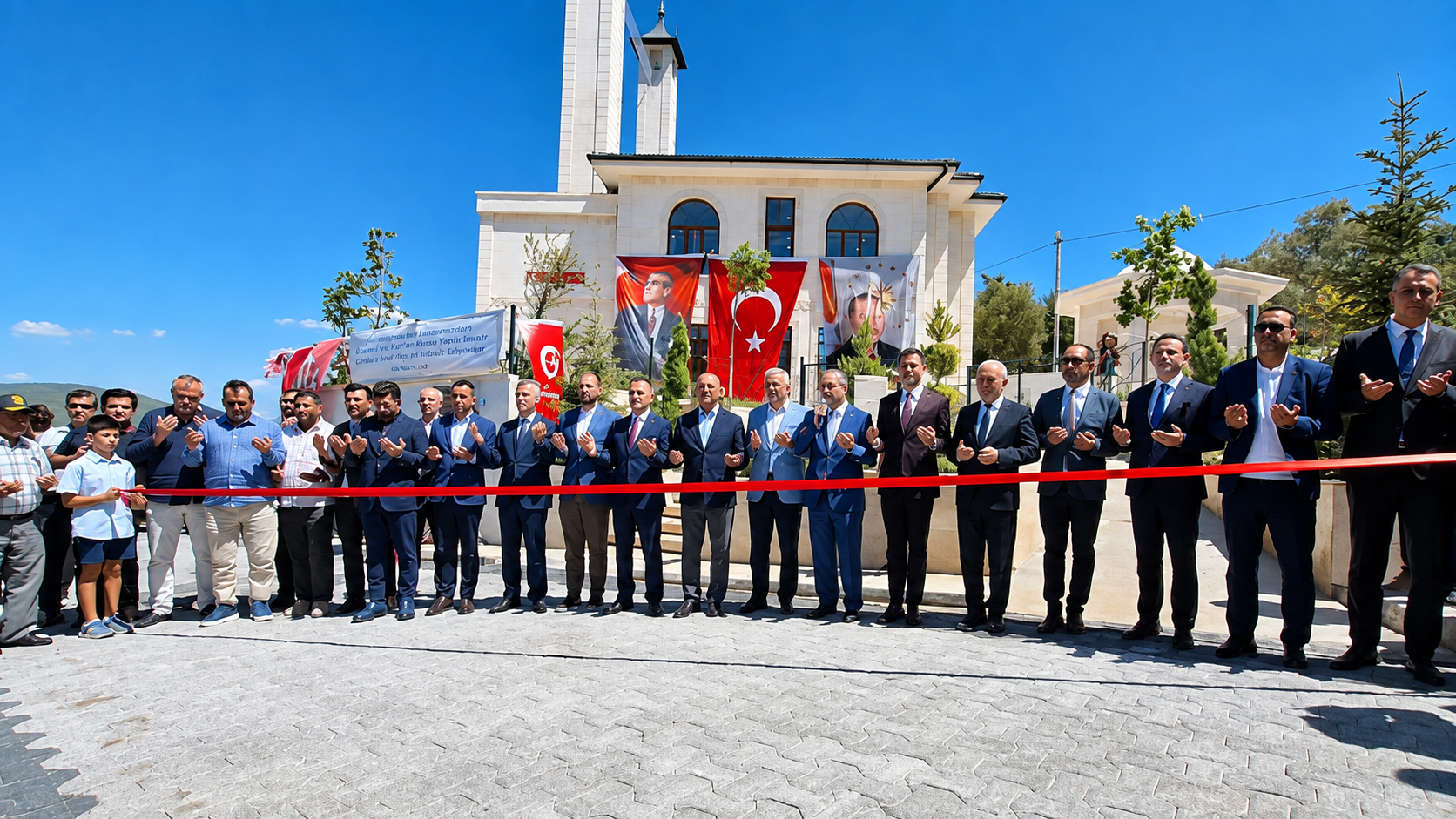 Çamlık Camisi ibadete açıldı: Mevlüt Çavuşoğlu'nun katkılarıyla