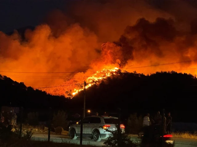 Fethiye’de alevler evlere sıçradı: Yangın kontrol altına alındı