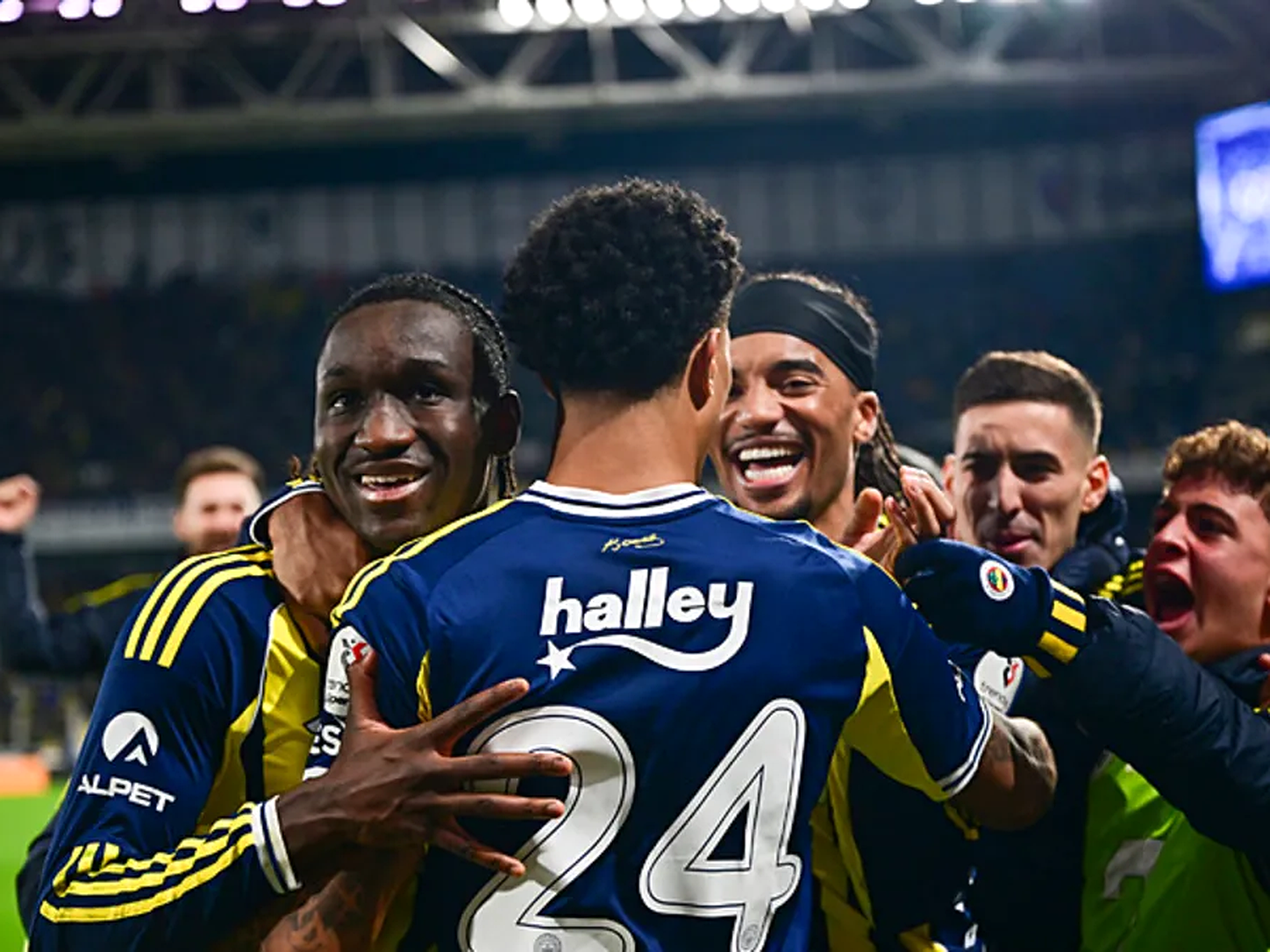 Zorlu mücadele başlıyor: Fenerbahçe tarih yazmak istiyor