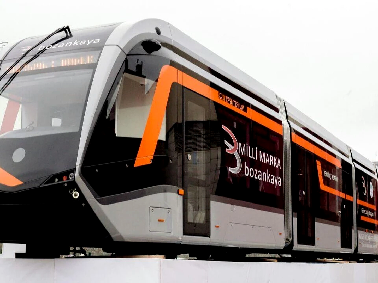İstanbul metrosuna dev takviye: İlk 100 araçtan biri teslim