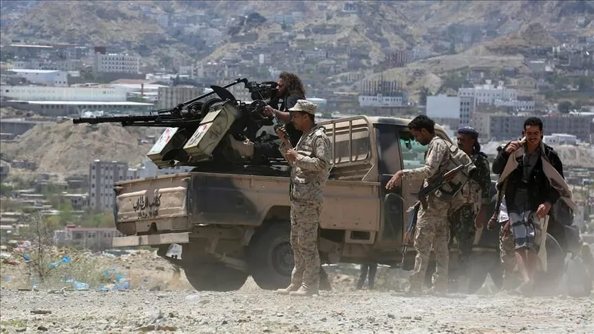 Yemen'de çatışmalar sürerken Husi subayı hayatını kaybetti
