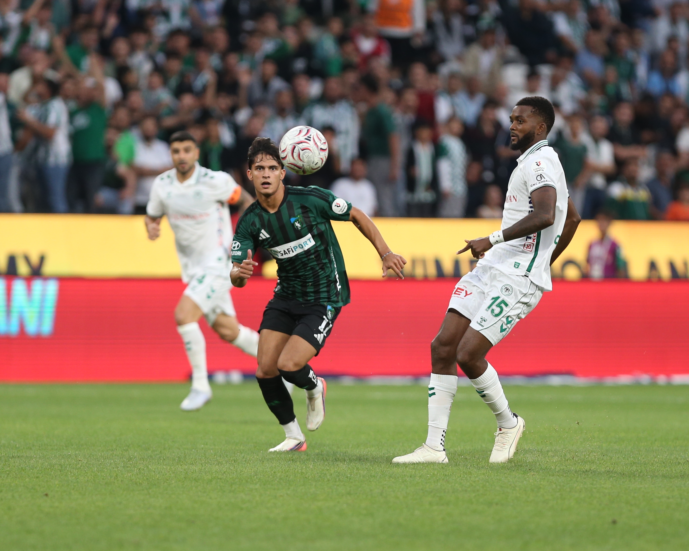 Konyaspor-Kocaelispor maçında ilk yarı 1-0 sona erdi
