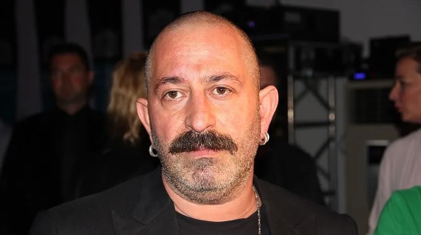 Ünlü komedyenden korkutan haber! Apar topar hastaneye kaldırıldı