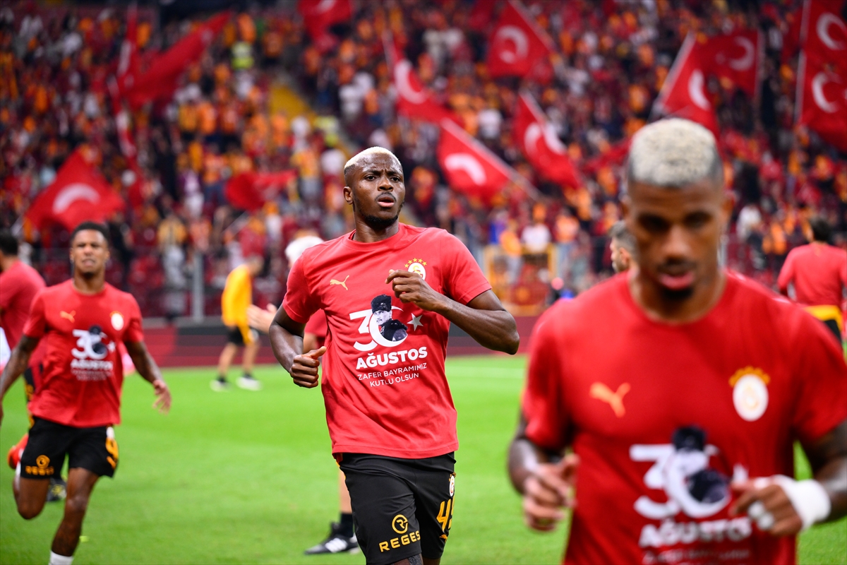Galatasaray'dan Göztepe'ye özel Zafer Bayramı kutlaması