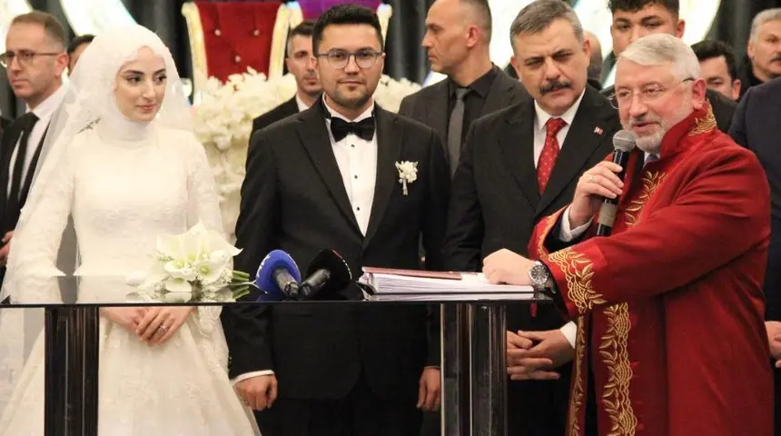 İçişleri Bakanı Çiftçi, Çorum'da düğün heyecanına ortak oldu