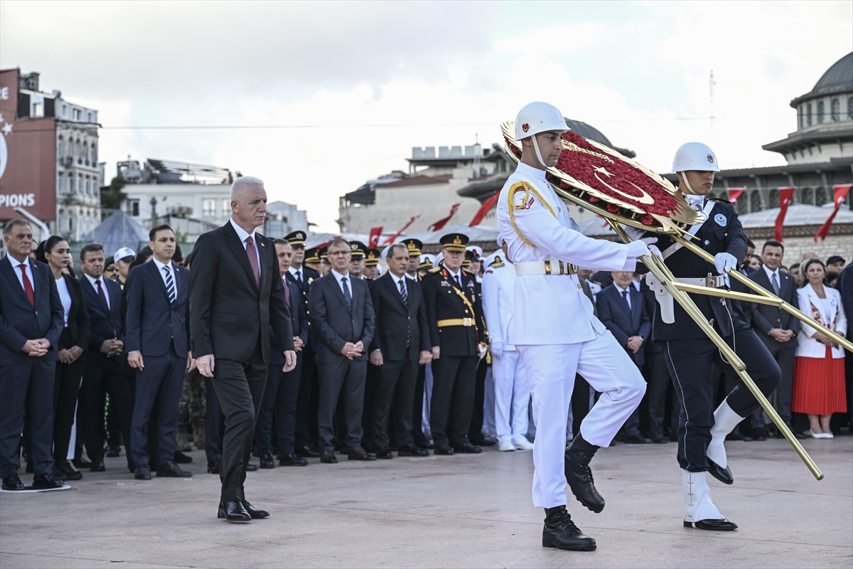 İstanbul'da 30 Ağustos Zafer Bayramı coşkuyla kutlandı