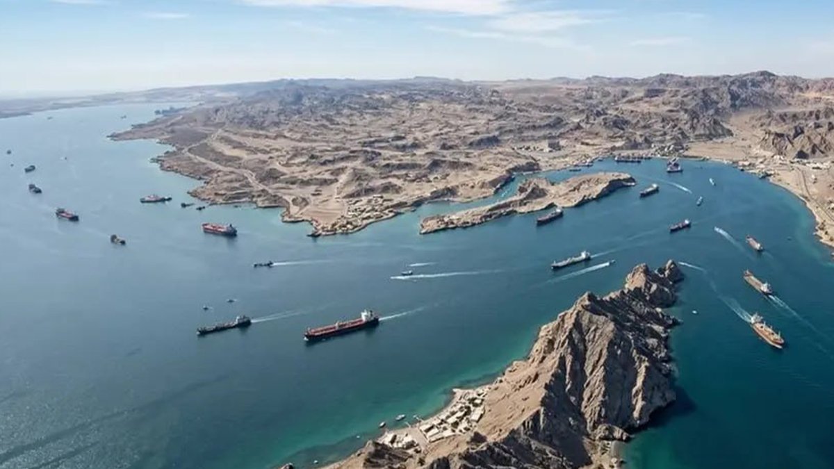 İran doğruladı: ABD Lark Adası’nı vurdu, ölü ve yaralılar var