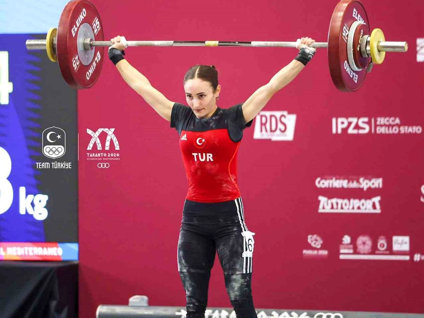 Cansel Özkan’dan altın kaldırış: Zirvenin sahibi oldu!
