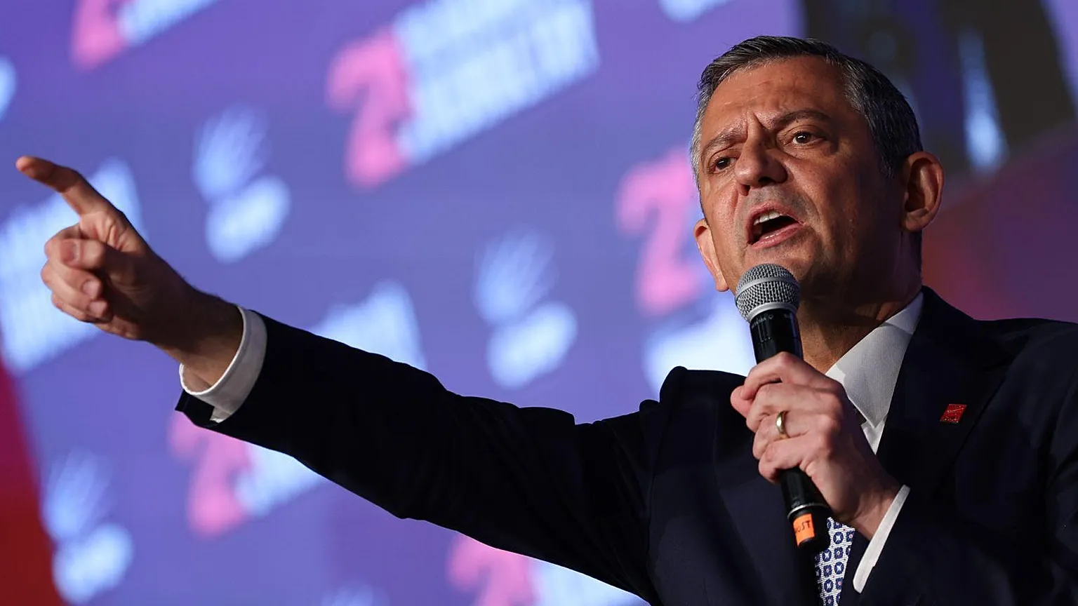 Özgür Özel açıkladı: Yeni Parti 18 günde 600 bin üyeye ulaştı