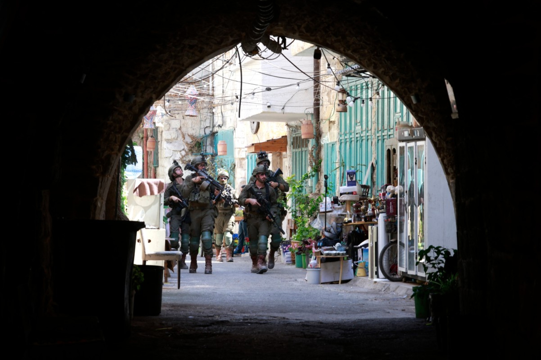 Ramallah’ta İsraillilerden baskın: Kadın ve çocuklar darbedildi!
