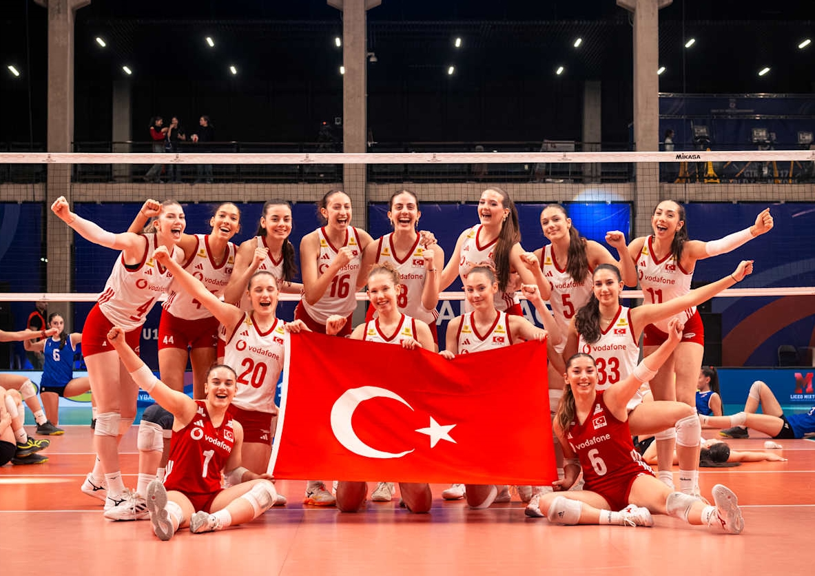 Filenin genç sultanları Dünya Şampiyonası’na galibiyetle başladı