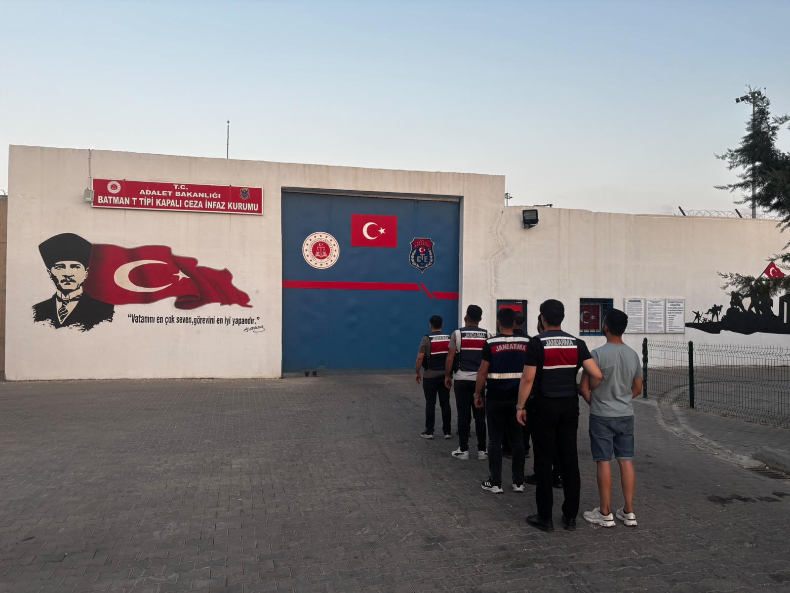 Burdur'da uyuşturucu operasyonunda 4 kişi tutuklandı