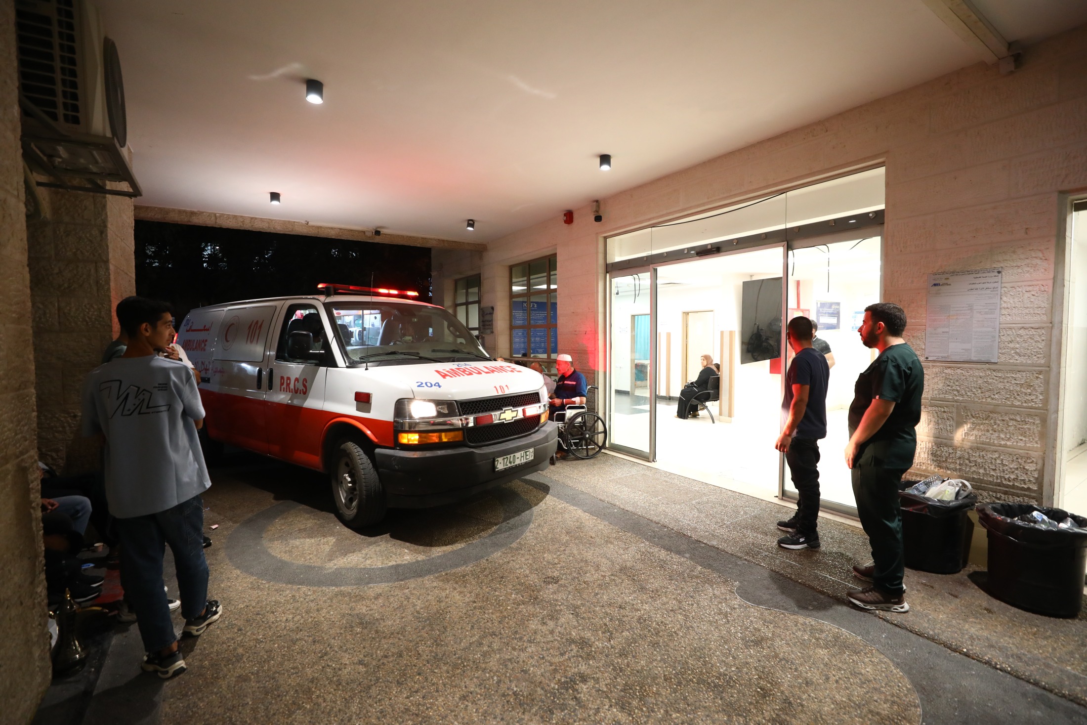 İsrailli güçler El Halil'de saldırdı: 3 Filistinli yaralandı