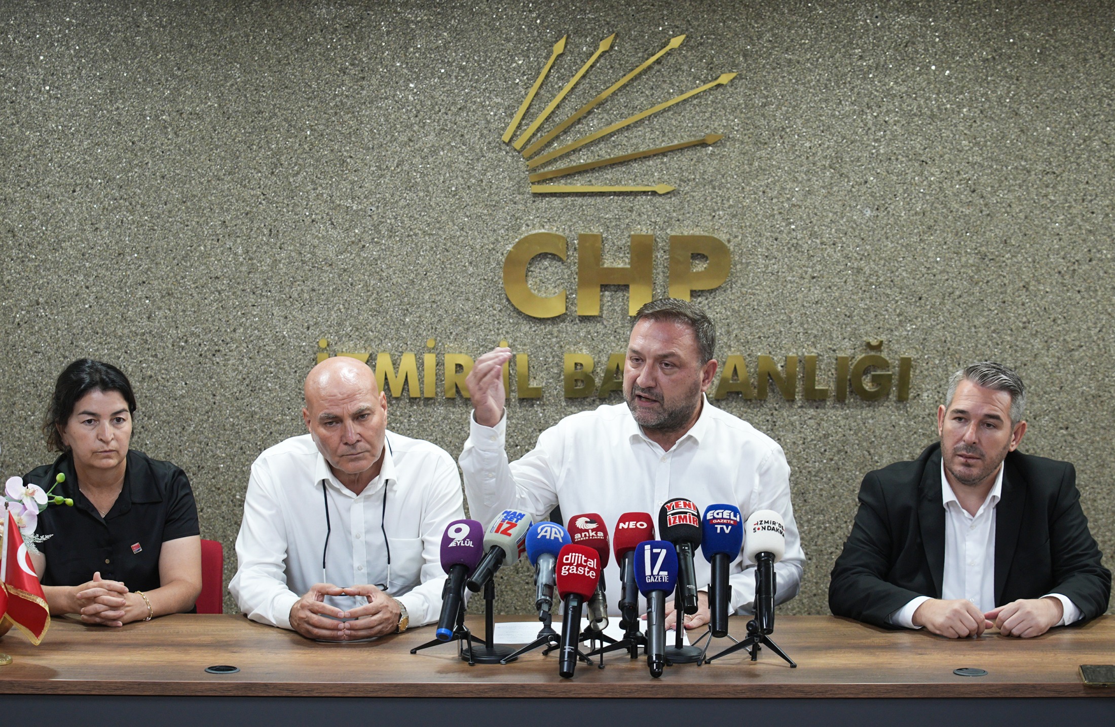 Menderes'te AK Parti kazandı: CHP ve Yeni Parti gerildi