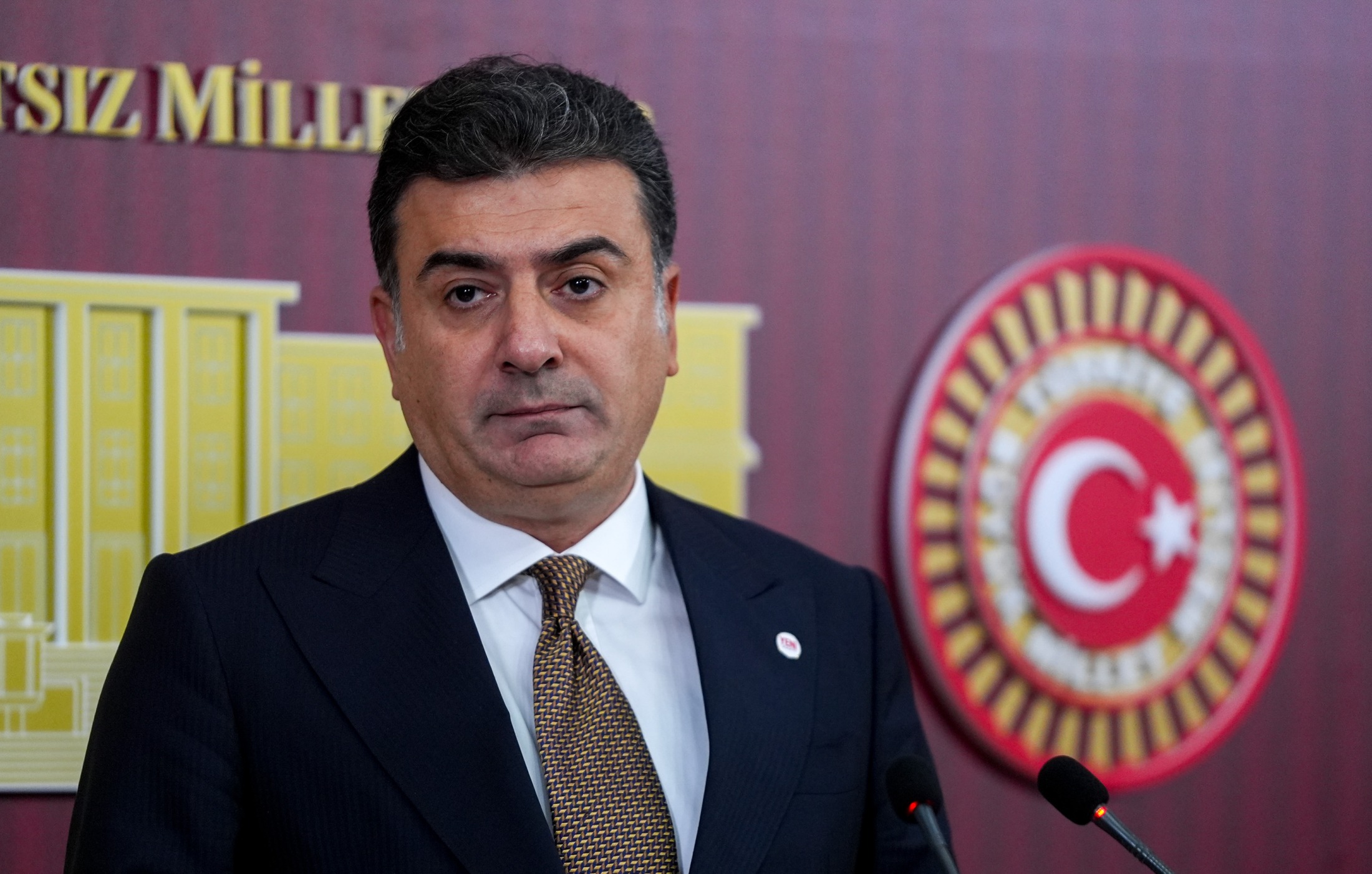 Zeynel Emre: Açlık sınırının altında kalan asgari ücret kabul edilemez