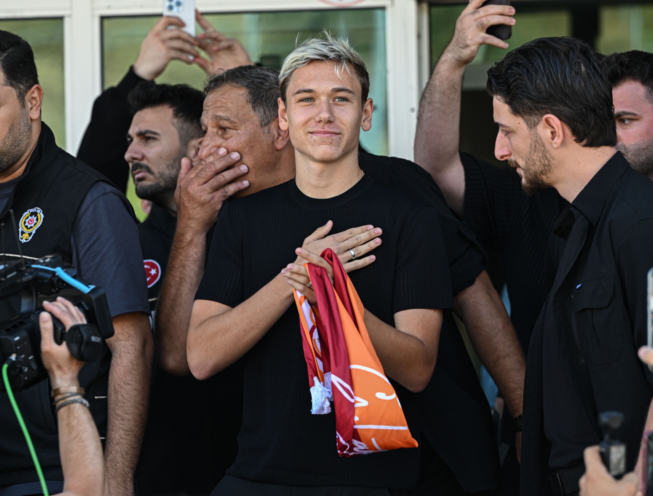 Galatasaray, yeni yıldızını İstanbul'da karşıladı