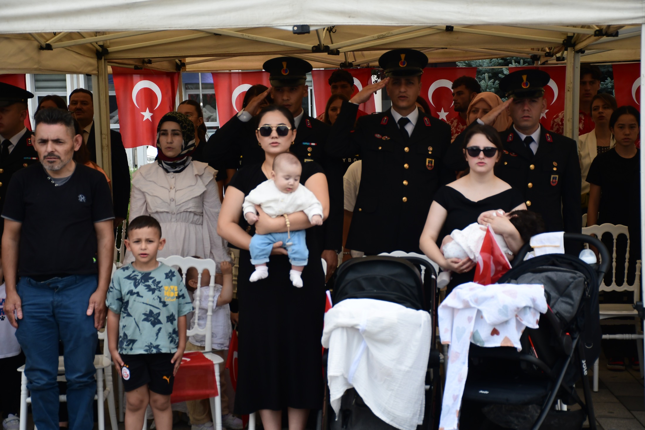 Dağcılar 30 Ağustos'u Erciyes'in zirvesinde kutladı