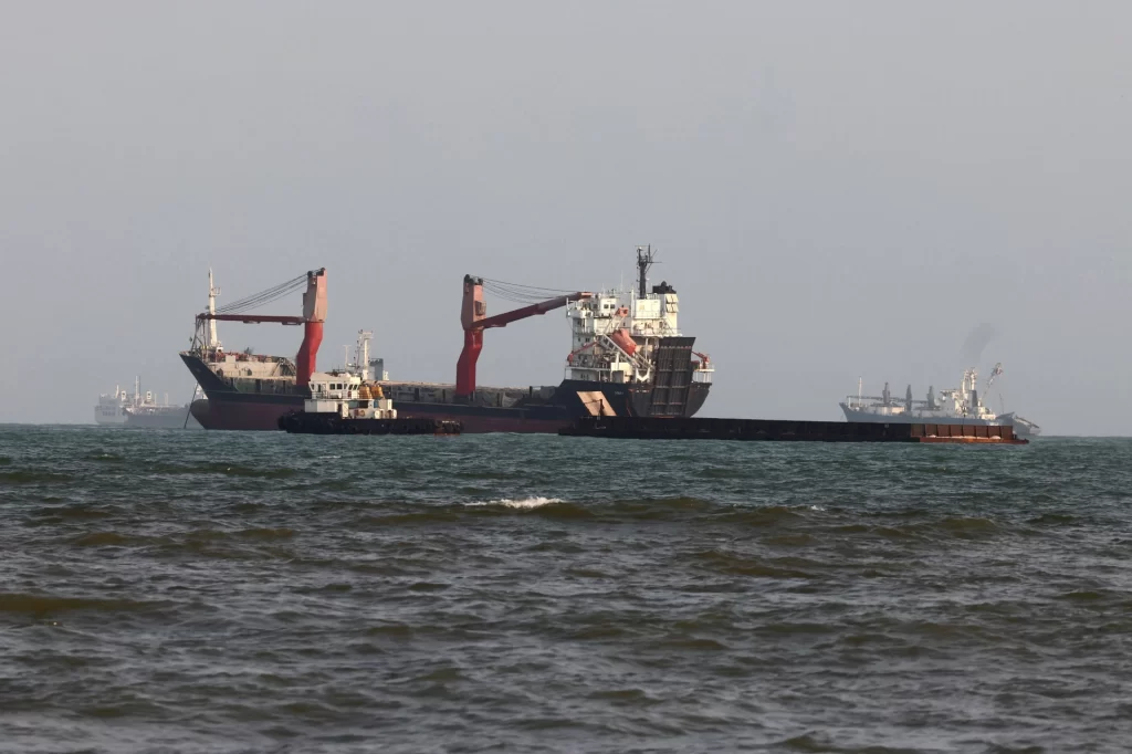 Hürmüz Boğazı’nda ne oluyor? Tankere 3 mühimmat isabet etti