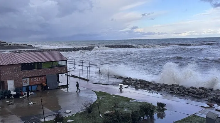 Şile açıklarında sürüklenen tekne kurtarıldı