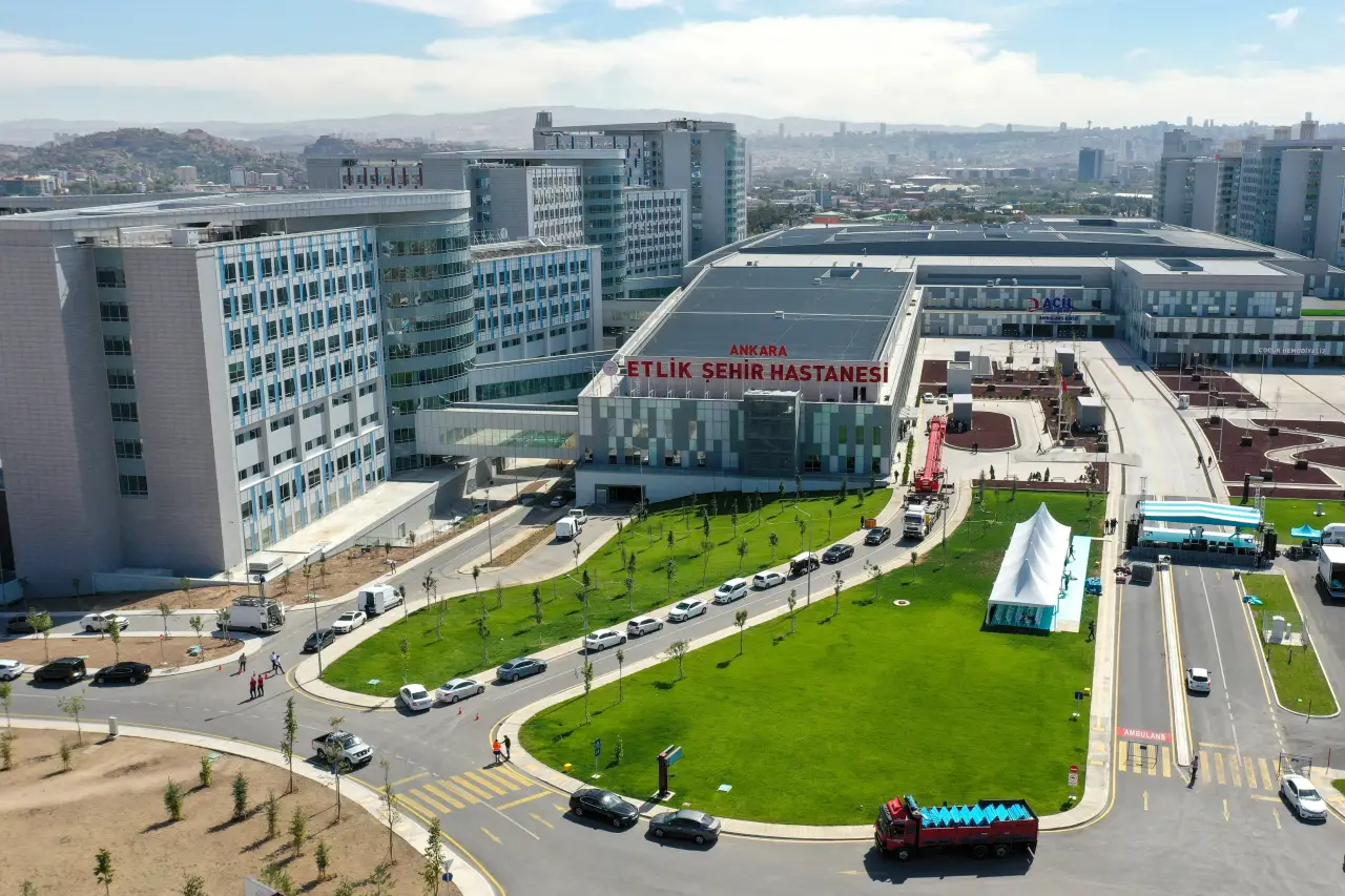 Etlik Şehir Hastanesi’nde yoğun bakım alarmı: “16 yatağa 5 hemşire”