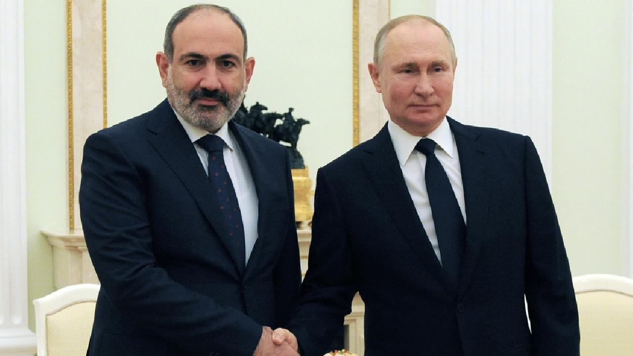 Putin’den Paşinyan’a AB uyarısı! “Kararınızı en kısa sürede verin”