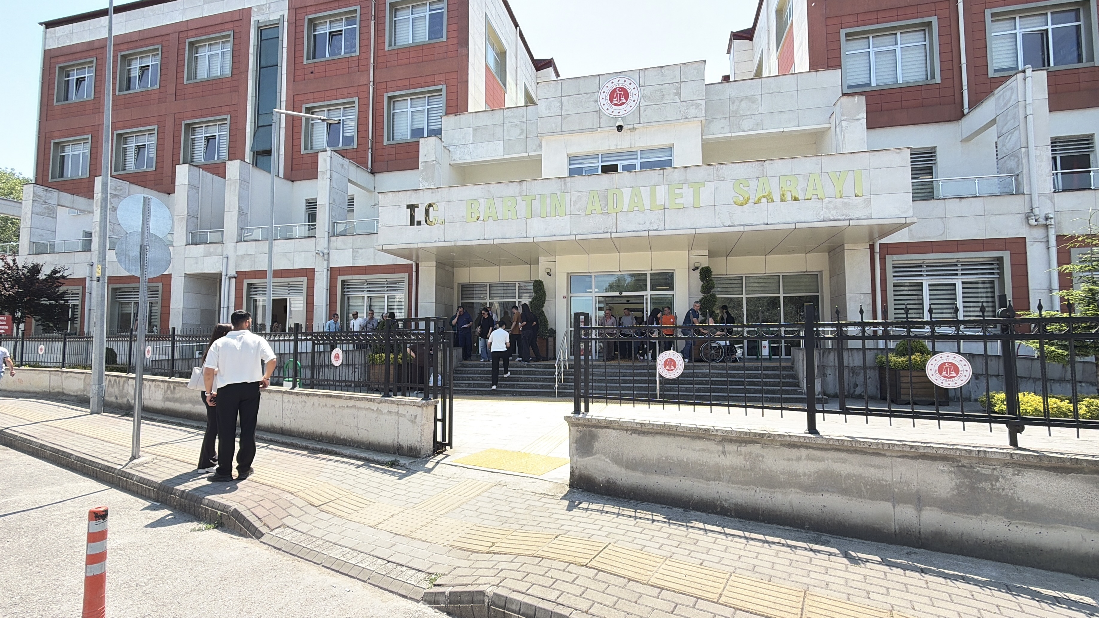 33 sanıklı çocuk istismarı davasında karar! 16 tutuklunun cezaevinde kalmasına hükmedildi