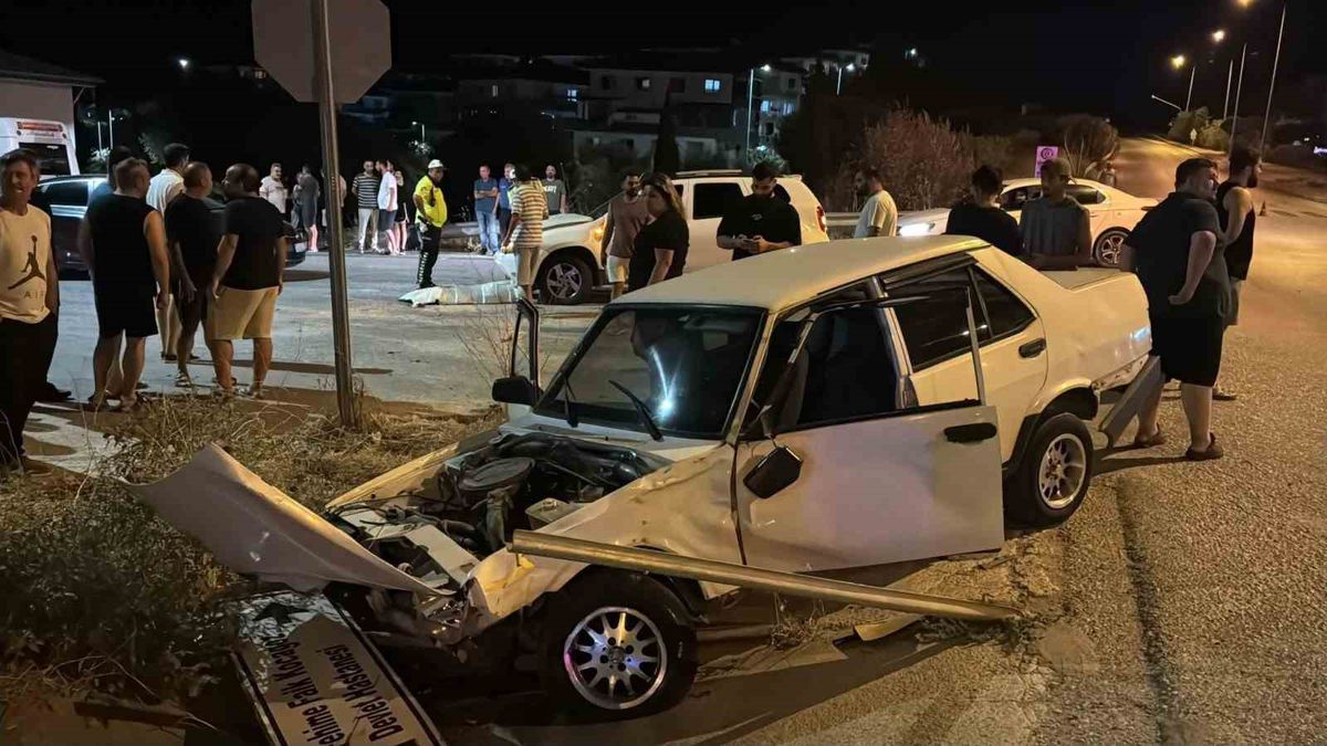 Söke'de 3 araçlı kaza: 2 kişi yaralandı