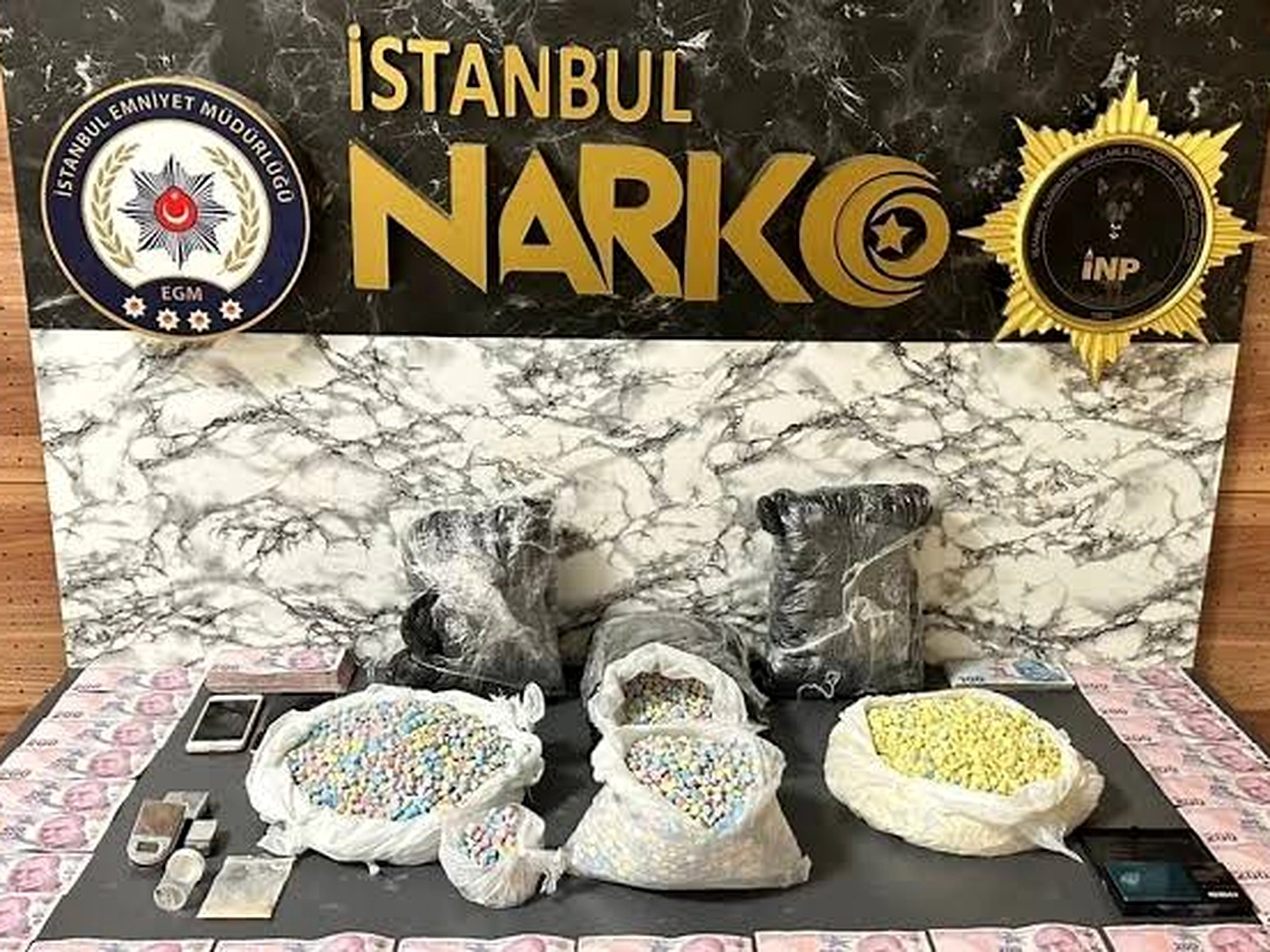 Esenyurt’ta dev uyuşturucu operasyonu: 72 bin hap