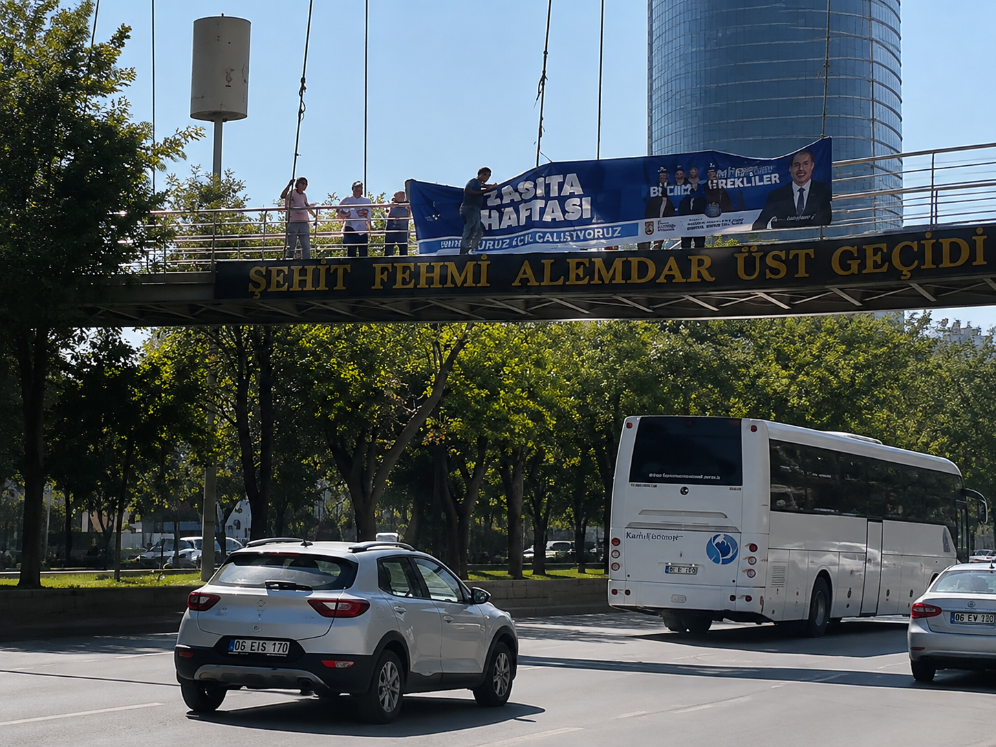 Doruk Maden işçisi üst geçitte: Ekipler seferber oldu