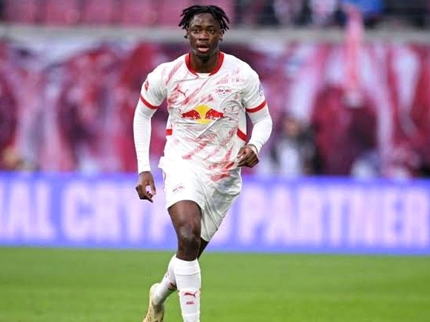 Galatasaray’ın yeni transferi Bitshiabu İstanbul’da