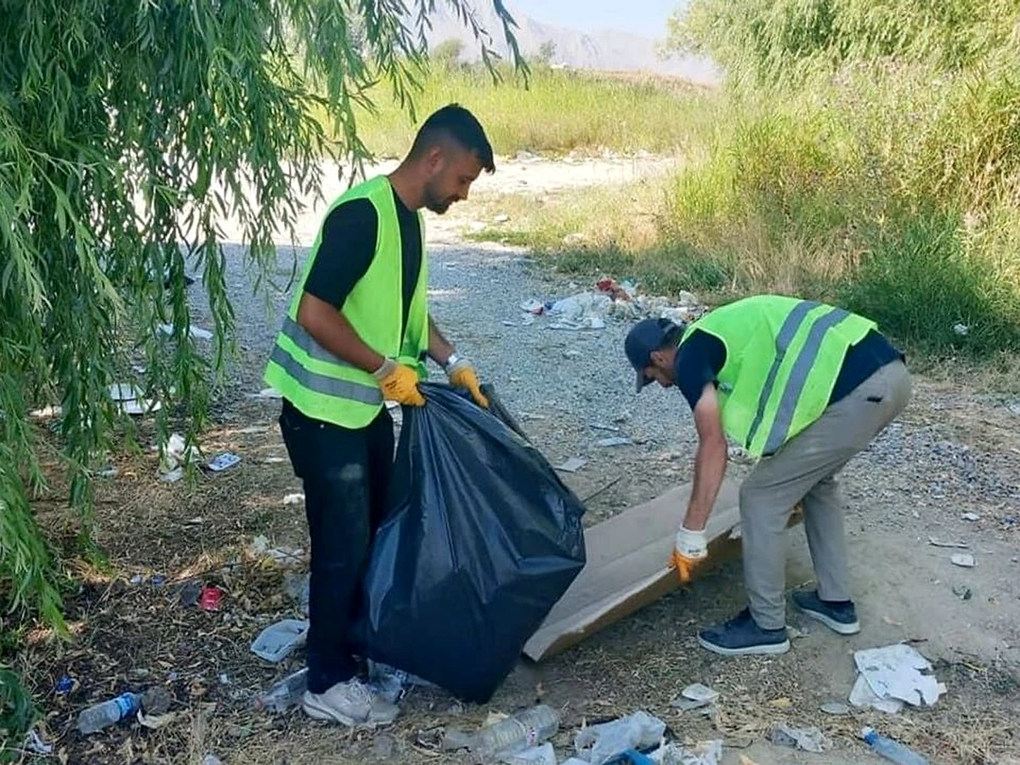 Van Gölü kıyısında temizlik seferberliği: 4 ton çöp çıktı