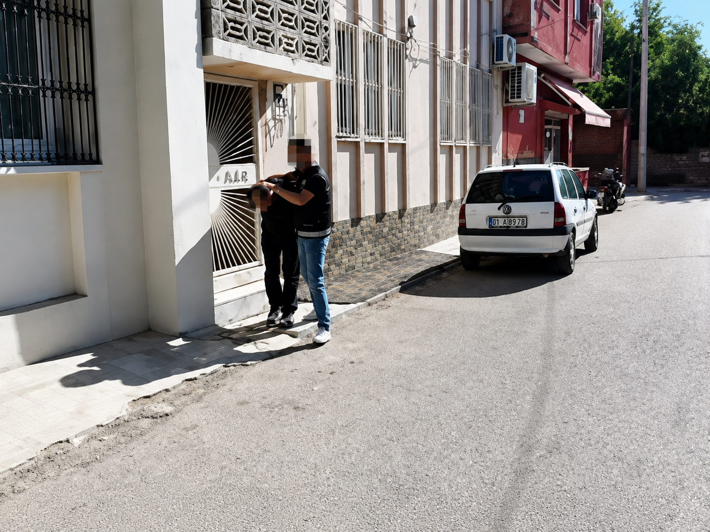 1 ila 18 yıl cezası vardı: 39 firari yakalandı