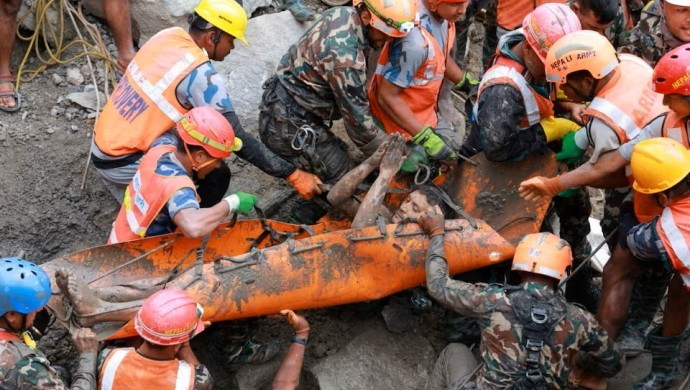 Nepal’de 9 gün sonra gelen umut: 2 işçi kurtarıldı