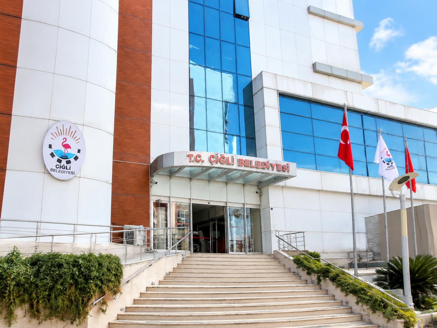 İzmir'de Çiğli Belediyesi kafeteryasına silahlı saldırı