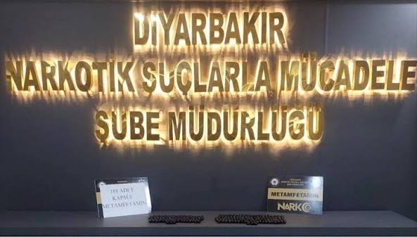 Diyarbakır'da midelerinde 112 kapsül uyuşturucu taşıyan 2 kişi tutuklandı