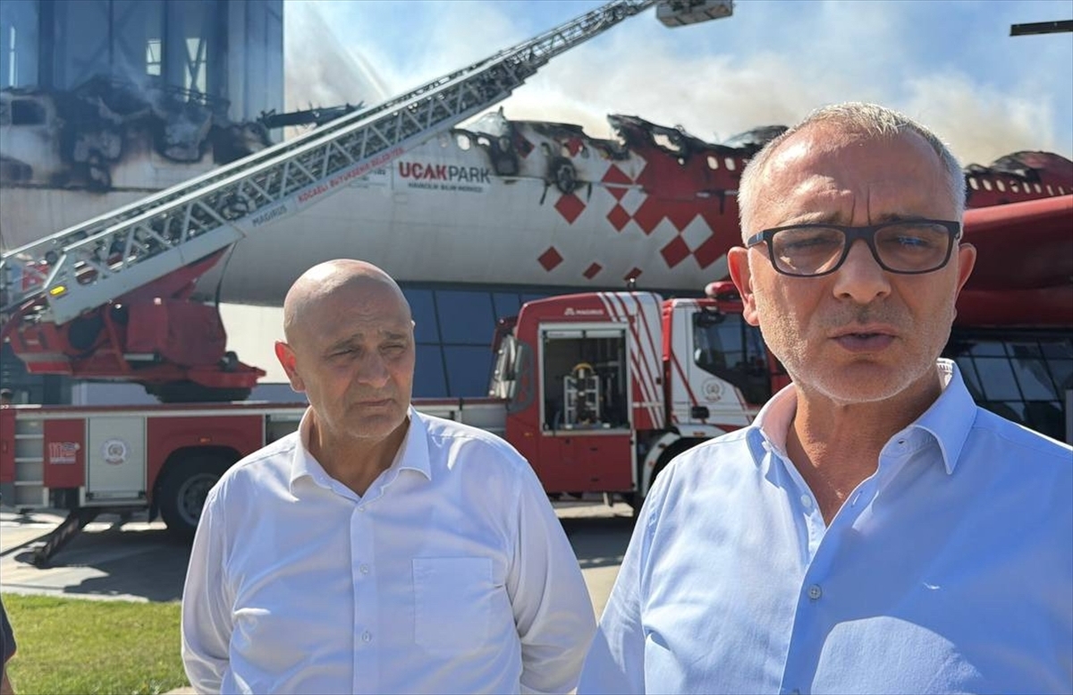 Kocaeli'de bilim merkezine dönüştürülen uçakta yangın çıktı