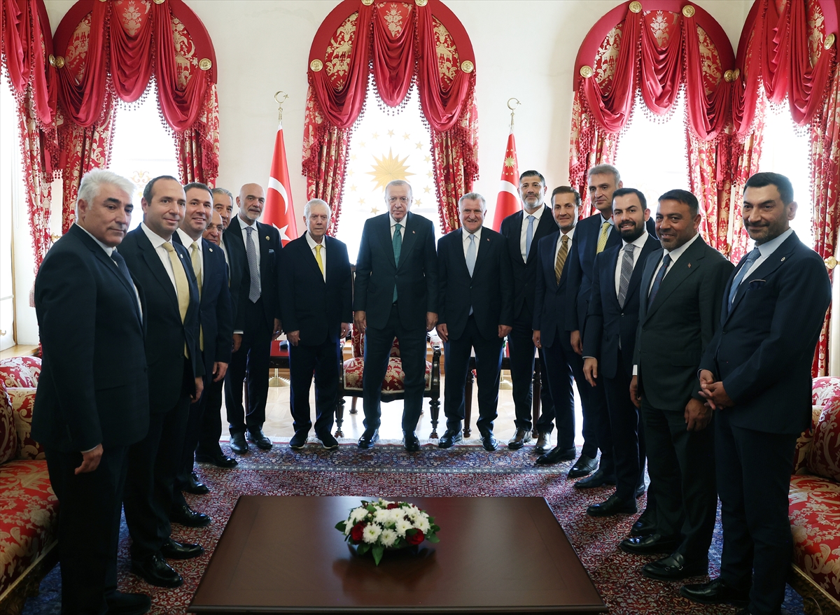 Cumhurbaşkanı Recep Tayyip Erdoğan 4 büyük kulübün başkanlarını kabul etti