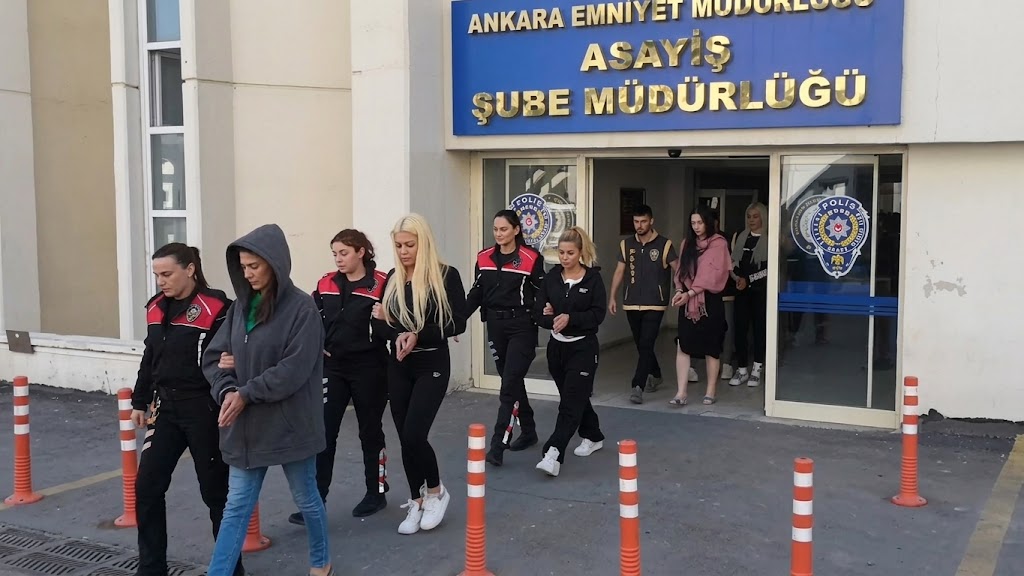 5 ilde müstehcenlik operasyonu: Tuğba Ekinci dahil 5 gözaltı