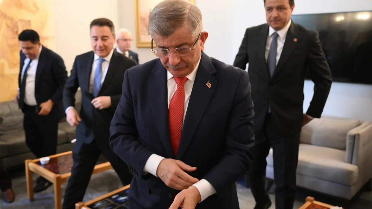 “Cumhurbaşkanına hakaret” soruşturmasında Davutoğlu bugün ifade verecek: Üç liderden adliyede destek